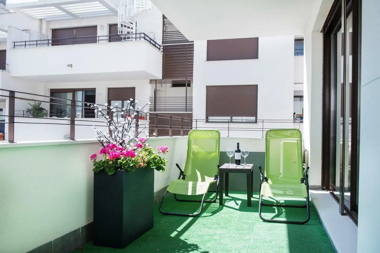 New Apartment With Big Terrace 10 Min Walk To Beach Supermarkets Калафелл
